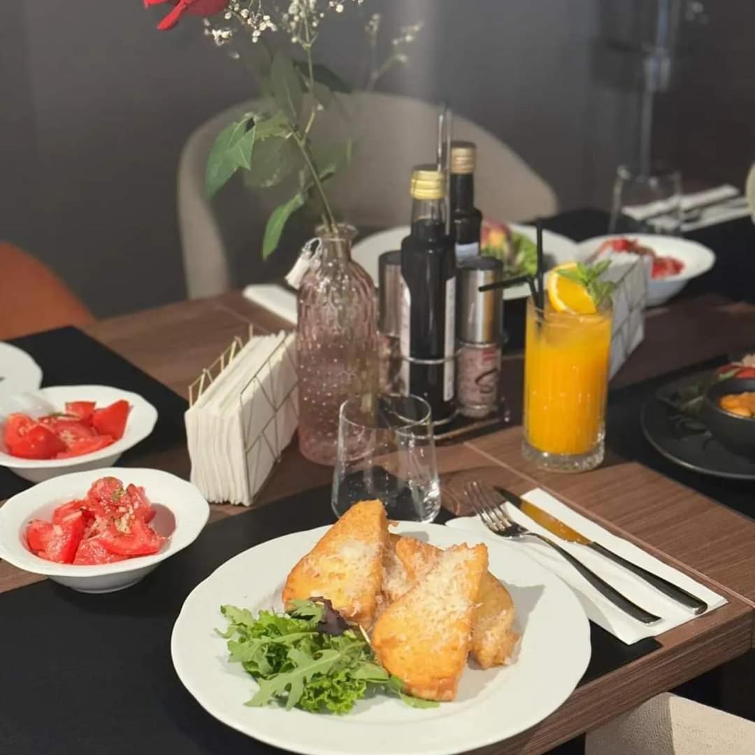 New Grey Residence Apartament เตอร์กู-มูเรช ภายนอก รูปภาพ