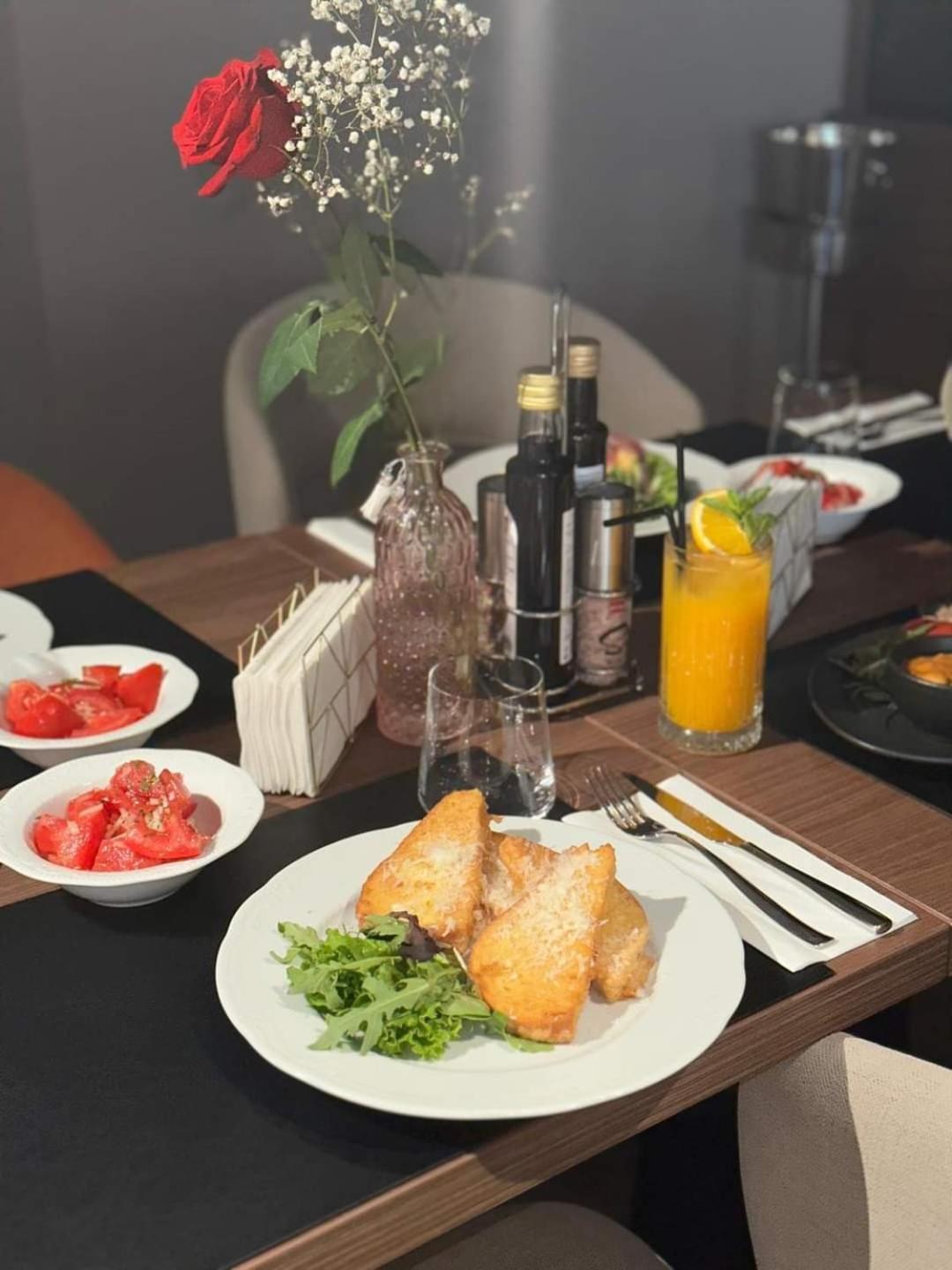 New Grey Residence Apartament เตอร์กู-มูเรช ภายนอก รูปภาพ